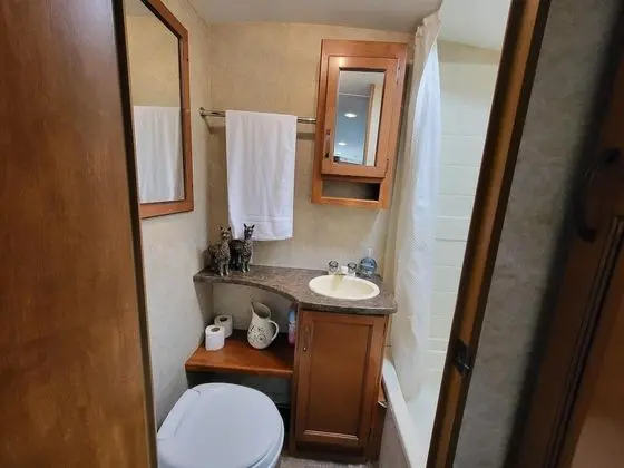Comfort Süit, Özel Banyo, Bahçe Manzaralı (Nayeli Too Family RV)