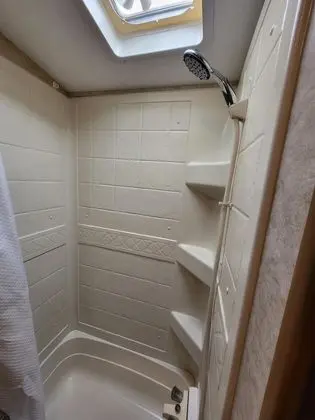 Comfort Süit, Özel Banyo, Bahçe Manzaralı (Nayeli Too Family RV)