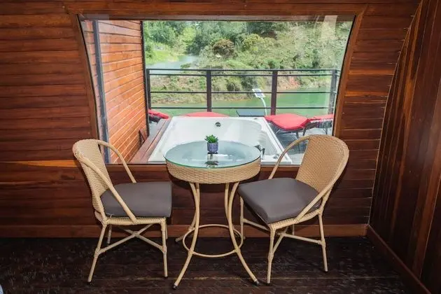 Deluxe Oda, 1 Büyük (Queen) Boy Yatak, Sigara İçilmez, Göl Manzaralı