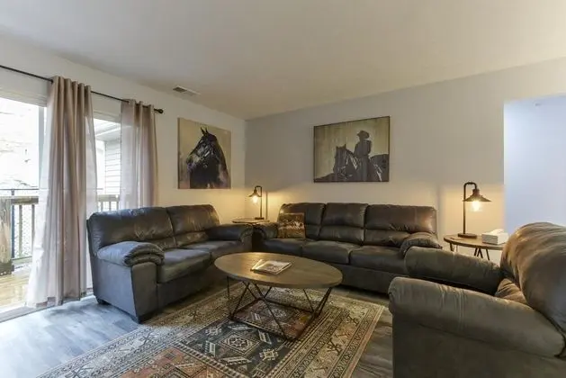 Daire (GlamRus Digs- Sleeps 16+ - Perfect lo)