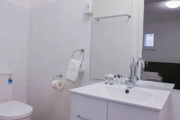 İki Ayrı Yataklı Oda, Banyolu/Duşlu