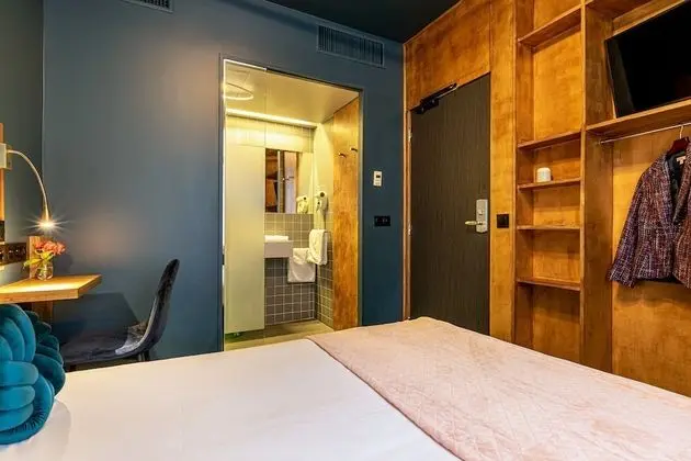 Tek Büyük veya İki Ayrı Yataklı Oda, Avlu Manzaralı (Glasgow)