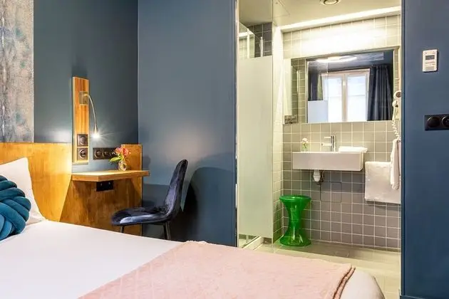 Tek Büyük veya İki Ayrı Yataklı Oda, Avlu Manzaralı (Glasgow)