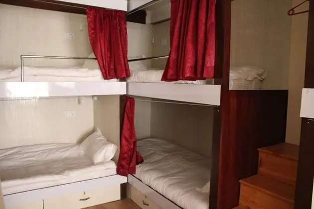 Ortak Ranzalı Oda, Karma Ranzalı Oda