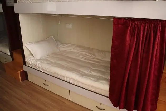 Ortak Ranzalı Oda, Karma Ranzalı Oda