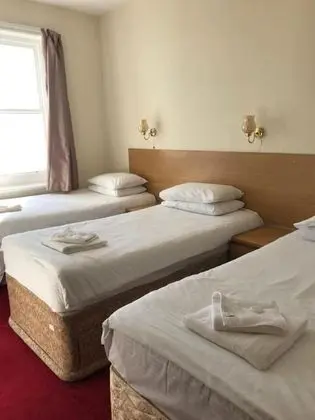 Üç Kişilik Oda