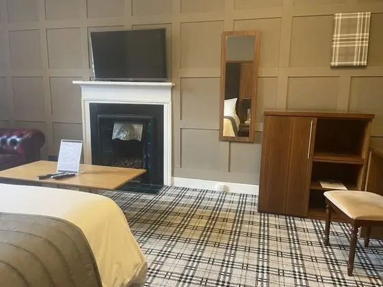Tek Büyük Yataklı Oda, Banyolu/Duşlu (With Corner Bath/Shower)