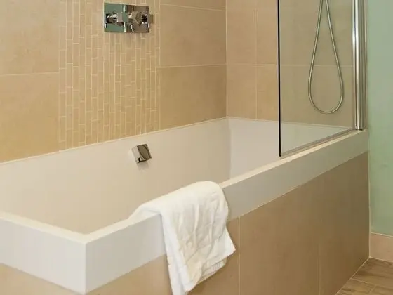 Luxury Tek Büyük Yataklı Oda, Banyolu/Duşlu, Bahçe Manzaralı (Super King)