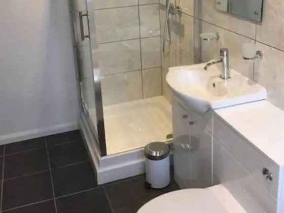 Kır Evi, Özel Banyo (Poacher)