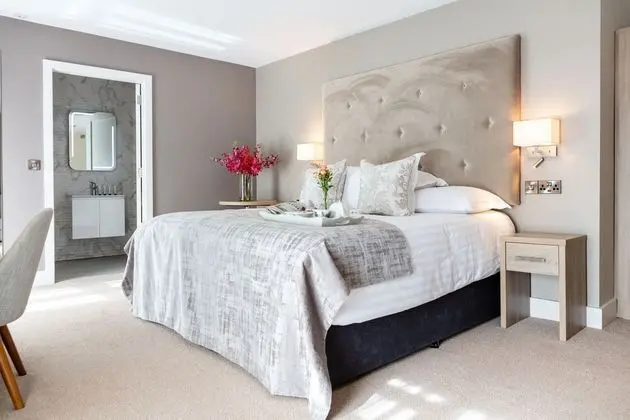 Superior Tek Büyük veya İki Ayrı Yataklı Oda