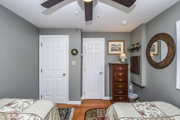 Ev, Birden Çok Yatak, Sıcak Su Havuzu