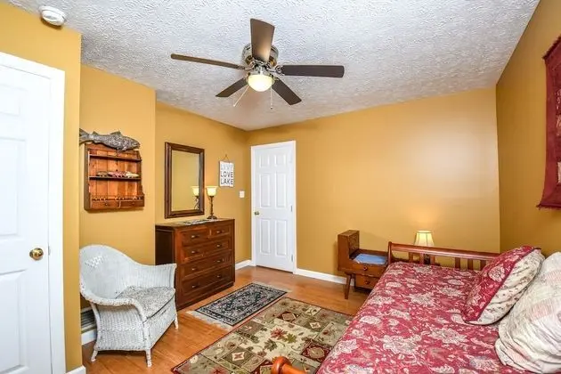 Ev, Birden Çok Yatak, Sıcak Su Havuzu