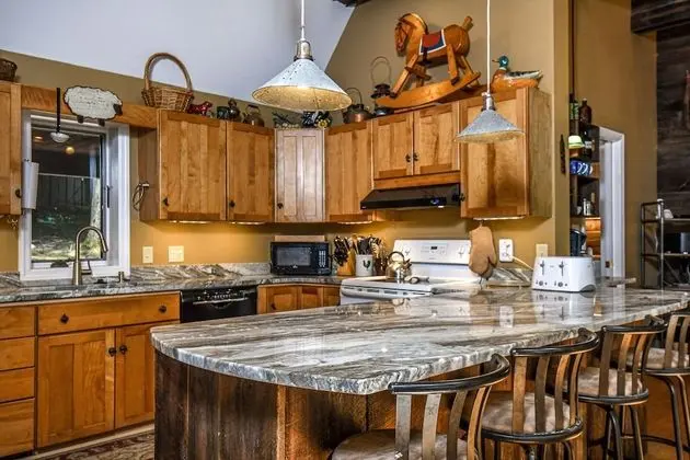 Ev, Birden Çok Yatak, Sıcak Su Havuzu