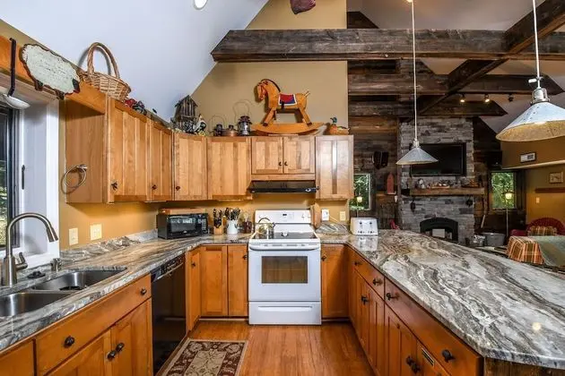 Ev, Birden Çok Yatak, Sıcak Su Havuzu