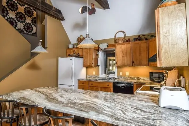 Ev, Birden Çok Yatak, Sıcak Su Havuzu