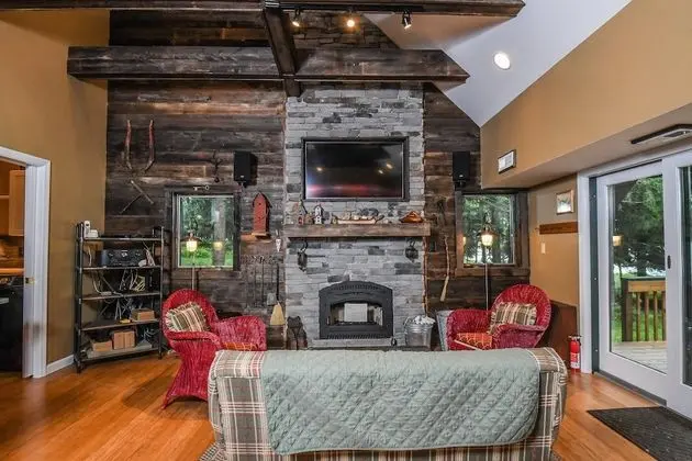 Ev, Birden Çok Yatak, Sıcak Su Havuzu