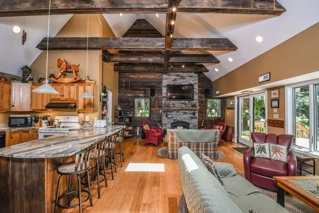 Ev, Birden Çok Yatak, Sıcak Su Havuzu