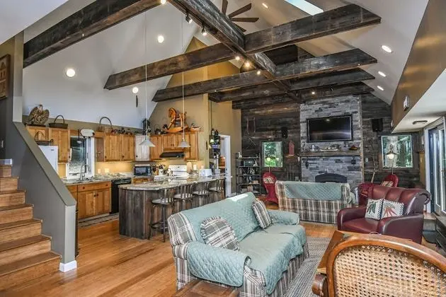 Ev, Birden Çok Yatak, Sıcak Su Havuzu