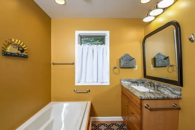 Ev, Birden Çok Yatak, Sıcak Su Havuzu