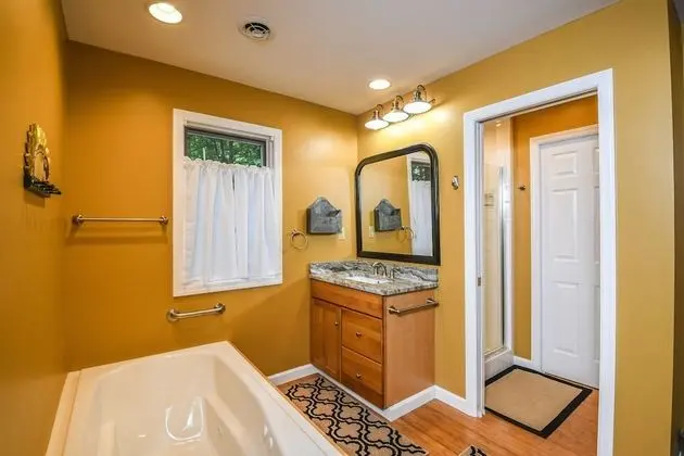 Ev, Birden Çok Yatak, Sıcak Su Havuzu