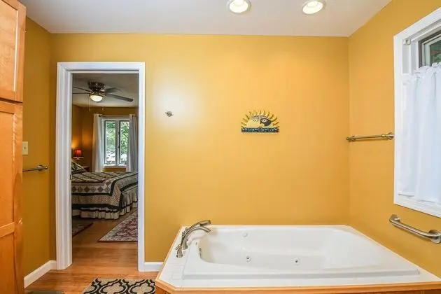 Ev, Birden Çok Yatak, Sıcak Su Havuzu