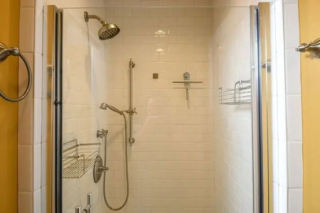 Ev, Birden Çok Yatak, Sıcak Su Havuzu