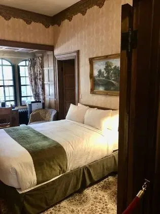 Deluxe Oda (Castle Room)