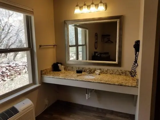Standard Oda, 1 En Büyük (King) Boy Yatak, Sigara İçilmez (Lodge Room)