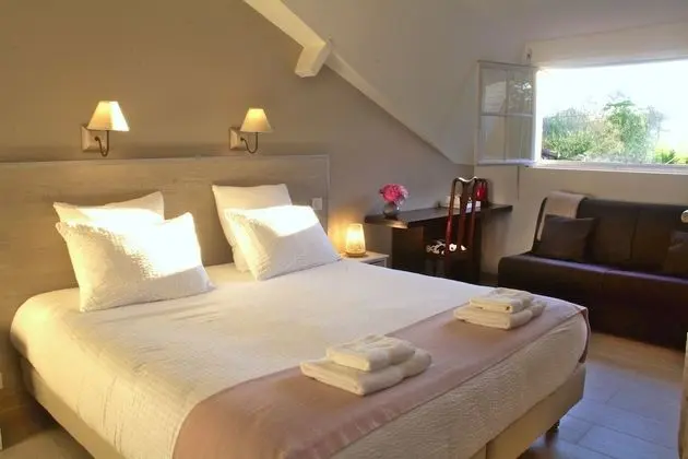 Tek Büyük veya İki Ayrı Yataklı Oda, Banyolu/Duşlu (Bassin)