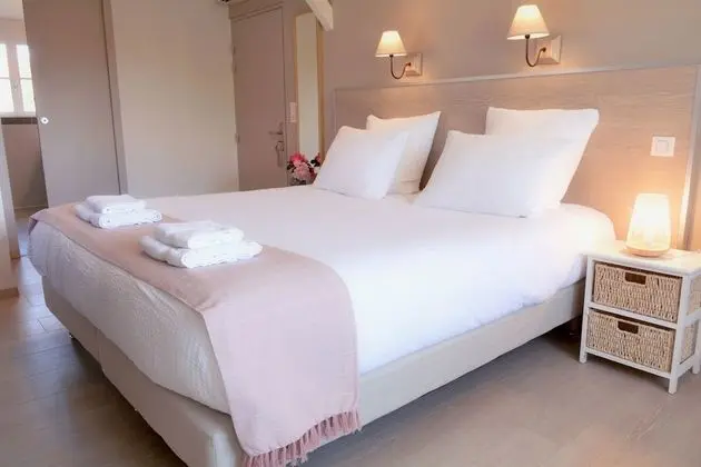 Tek Büyük veya İki Ayrı Yataklı Oda, Banyolu/Duşlu (Bassin)