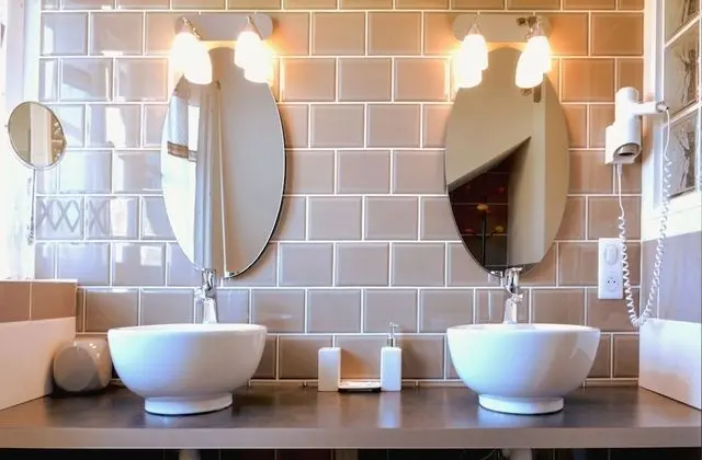 Tek Büyük veya İki Ayrı Yataklı Oda, Banyolu/Duşlu (Bassin)