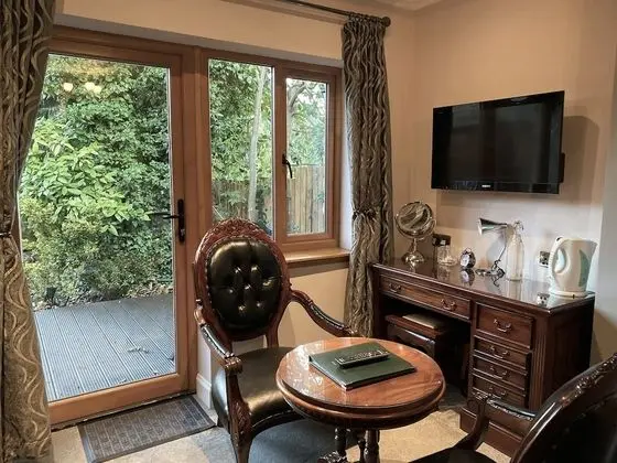 Deluxe Tek Büyük Yataklı Oda, Teras, Bahçe Manzaralı