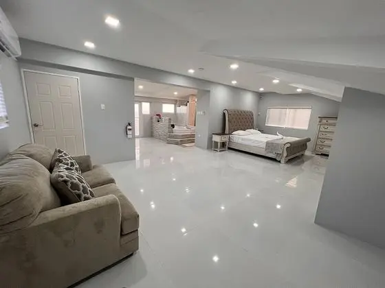 Ev (Glencoe Townhome with Loft Jacuzzi an)