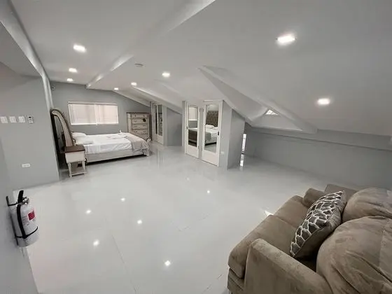 Ev (Glencoe Townhome with Loft Jacuzzi an)