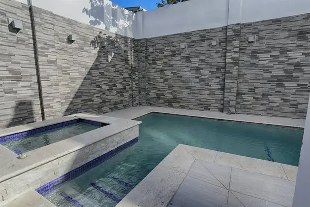 Ev (Glencoe Townhome with Loft Jacuzzi an)