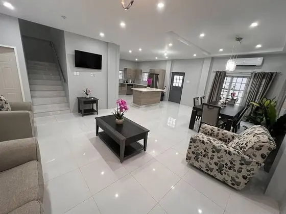 Ev (Glencoe Townhome with Loft Jacuzzi an)