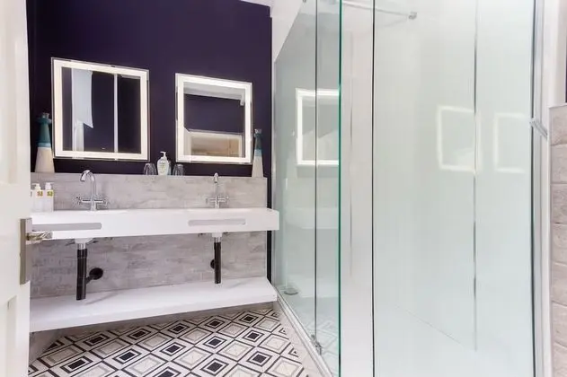 Luxury Tek Büyük Yataklı Oda, Banyolu/Duşlu, Nehir Manzaralı (Superior Lakeland King )