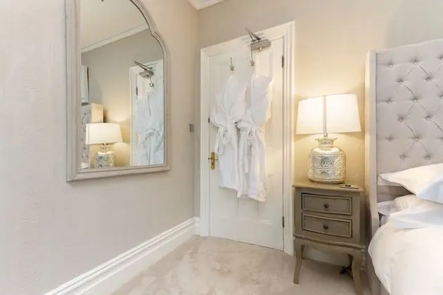 Luxury Tek Büyük Yataklı Oda, Banyolu/Duşlu, Nehir Manzaralı (Superior Lakeland King )