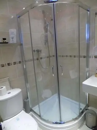 Büyük Yataklı Tek Kişilik Oda
