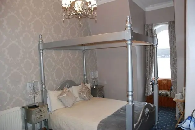 Tek Büyük Yataklı Oda, Deniz Manzaralı (Four Poster)