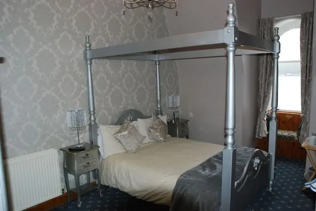 Tek Büyük Yataklı Oda, Deniz Manzaralı (Four Poster)