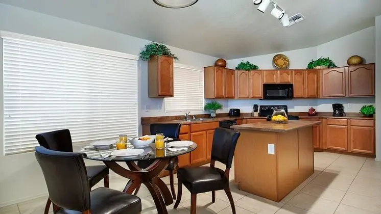 Ev (4 Bedrooms)