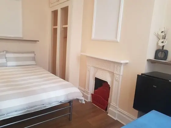 Tek Büyük Yataklı Oda, Ortak Banyo