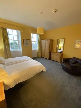 West Wing Apartment