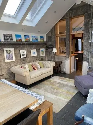 West Wing Apartment