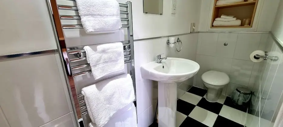Standard Süit, Banyolu/Duşlu