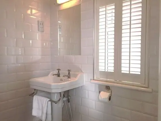 Premium Tek Büyük Yataklı Oda, Özel Banyo, Bahçe Manzaralı
