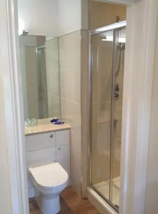 Tek Büyük Yataklı Oda, Ortak Banyo (Hatton)