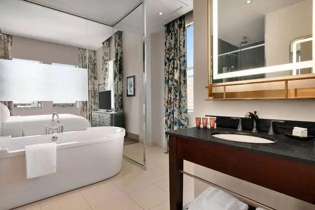 Çatı Katı Süiti (Penthouse), 1 En Büyük (King) Boy Yatak