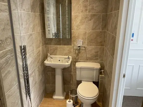 Süit, Banyolu/Duşlu